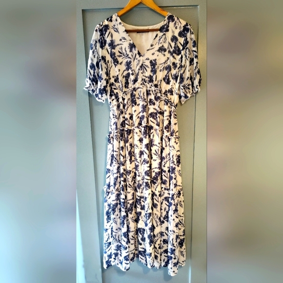 Simplee Blue and White Floral Dress | Short Sleeve| Ruffled Tiers | V Neck | Lg - Picture 1 of 5
